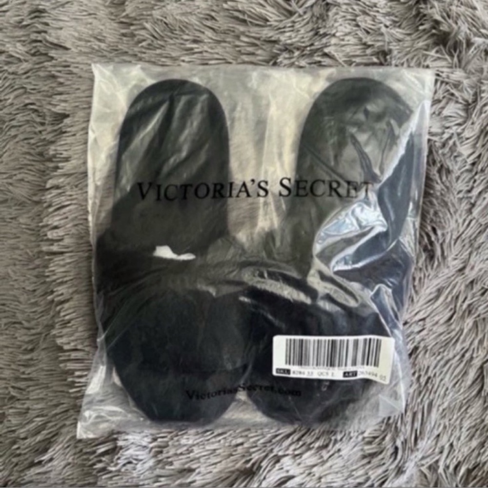 PINK VS FAUX FUR SLIPPERS - Picture 3 of 3